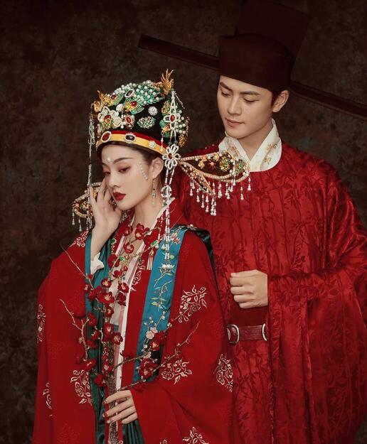 中式结婚礼服有哪些款式？应该怎么挑选呢？